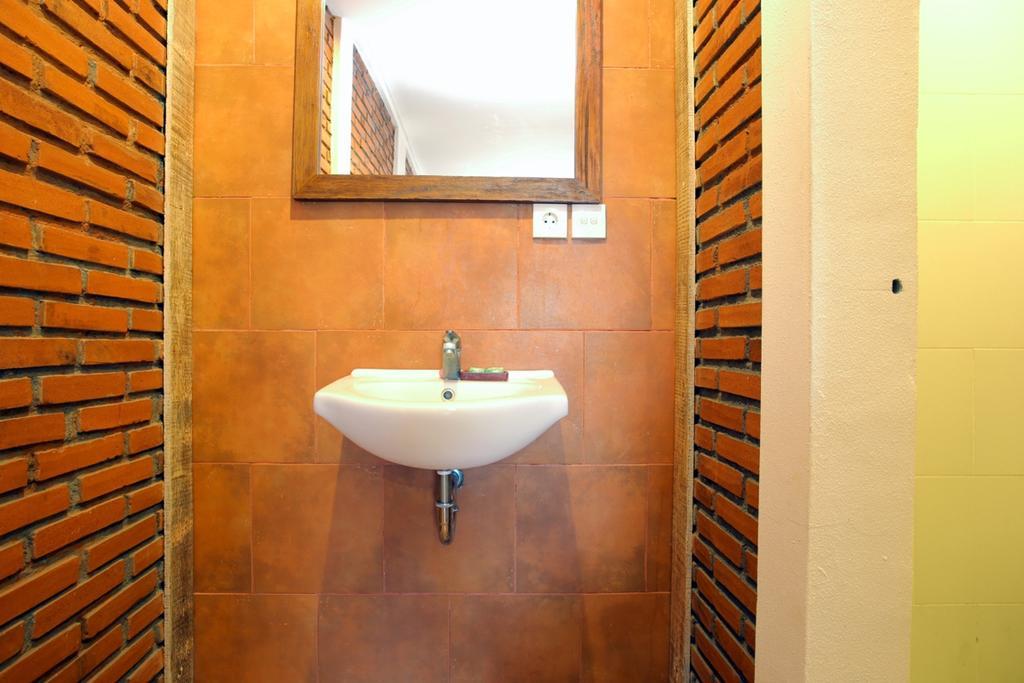 Reddoorz Near Raya Semer Чангу Номер фото